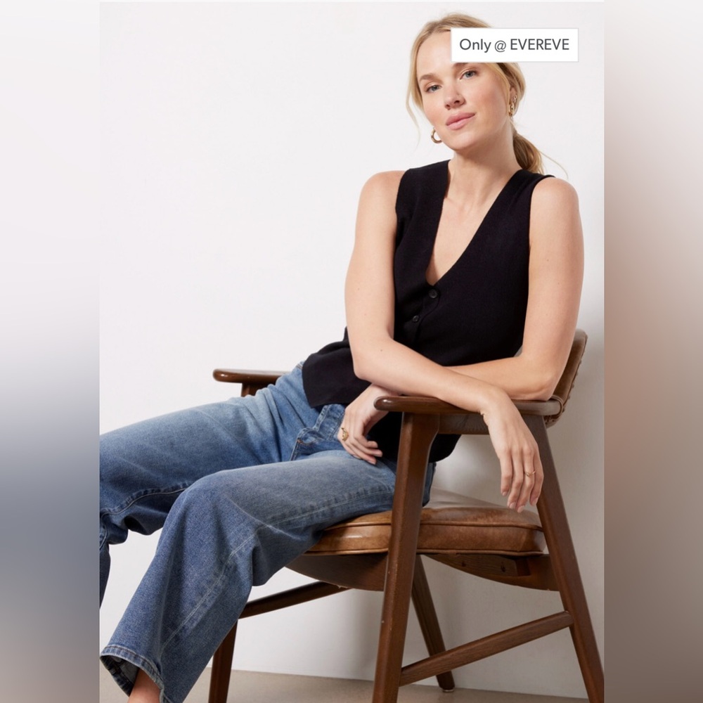 Evereve Ivey Fine Gauge Vest Sweater Size S in Black